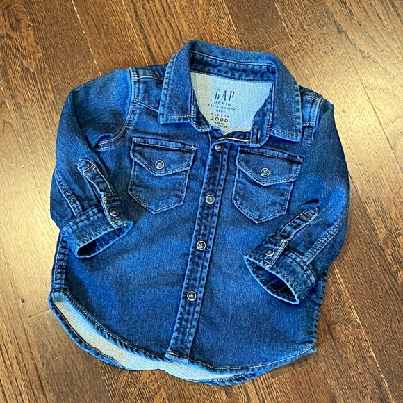 Baby GAP Denim Button Up NWOT - Picture 2 of 3